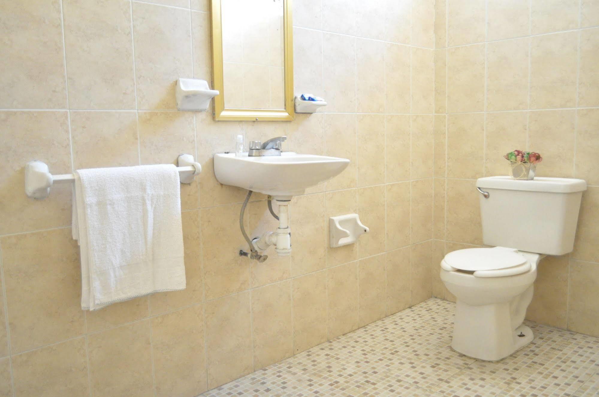 איראפואטו Hotel San Carlos מראה חיצוני תמונה